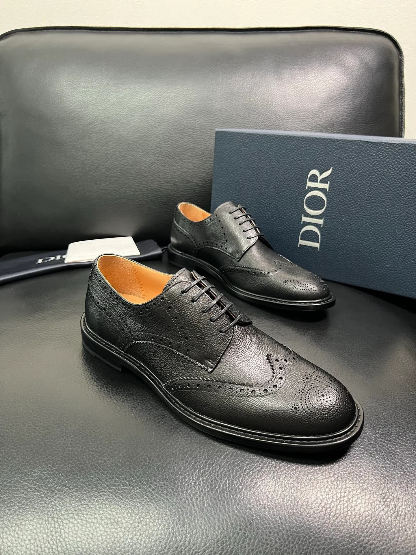 Men's shoes 💰940 Dior top purchasing agent, synchronized with Dior counters, original factory configuration, imported Italian cowhide, fully imported water-dyed cowhide lining, sole: original factory special supply, original sole super comfortable, original factory follow-up order 🔍🔍High quality, welcome to compare, code number 39-44 (can be ordered 38 45 46) 85868